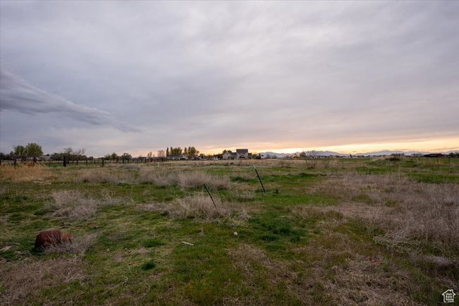 Nature at dusk with a rural view | Image 32