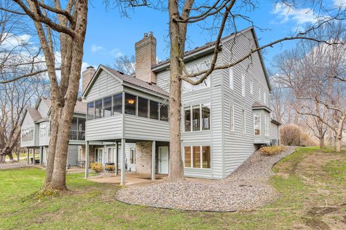 101 Wildwood Bay Dr, Mahtomedi, MN, 55115-1446 | Card Image