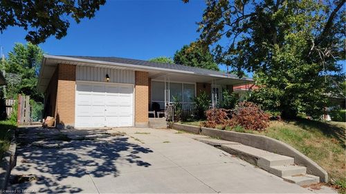 698 W 5th St, Hamilton, ON, L9C3R2 | Card Image