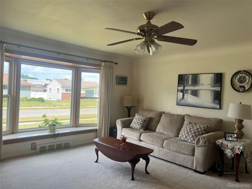 33573 Pardo St, Garden City, MI, 48135-3711 | Card Image