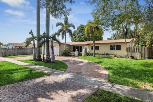 8431 Pasadena Blvd, Pembroke Pines, FL, 33024-3449 | Card Image