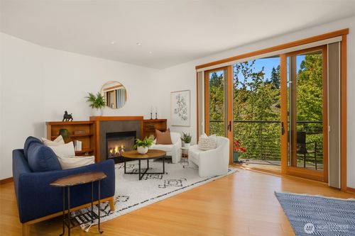 b203-620 Vineyard Ln, Bainbridge Island, WA, 98110-3800 | Card Image