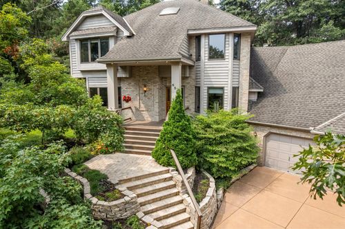 655 Evergreen Cir, Shoreview, MN, 55126-2300 | Card Image