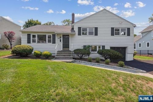 990 Washington Ave, Ho Ho Kus, NJ, 07423-1639 | Card Image