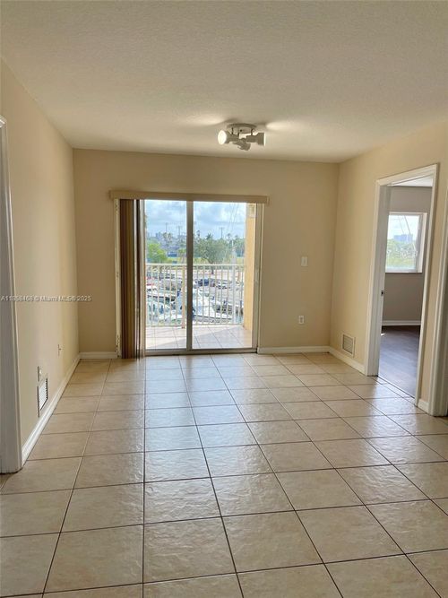 apt-514-2415 Nw 16th Street Rd, Miami, FL, 33125-1392 | Card Image