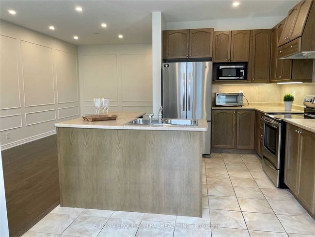 95 Southdown Ave, House attached with 3 bedrooms, 3 bathrooms and 3 parking in Vaughan ON | Image 5