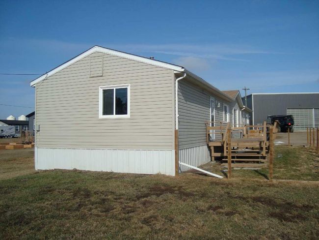 8 Trochu Avenue, House other with 3 bedrooms, 2 bathrooms and 3 parking in Trochu AB | Image 5