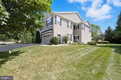 94 New Village Greene Dr, HONEY BROOK, PA, 19344-8609 | Card Image