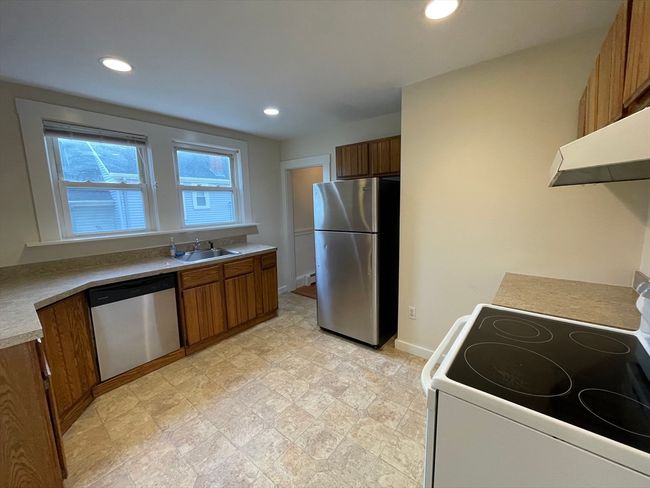 1 - 232 Hancock St, Condo with 2 bedrooms, 1 bathrooms and 5 parking in Stoneham MA | Image 5
