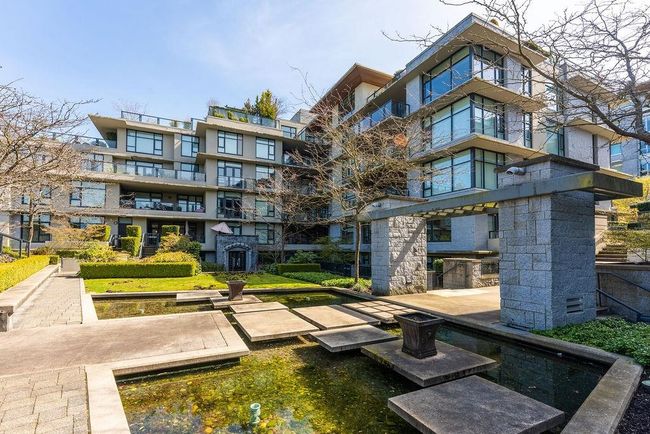 View of the courtyard from two bedrooms | Image 11