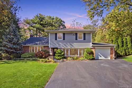 14 Fairway Dr, Great Neck, NY, 11020-1122 | Card Image