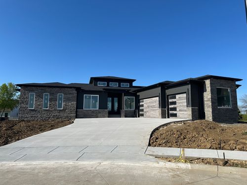 1709 Katie Ct, Davenport, IA, 52807-2907 | Card Image