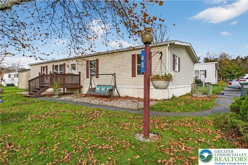 43 Oakwood Ct, Bath, PA, 18014-8208 | Card Image