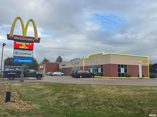 615 E Le Claire Rd, Eldridge, IA, 52748-1705 | Card Image