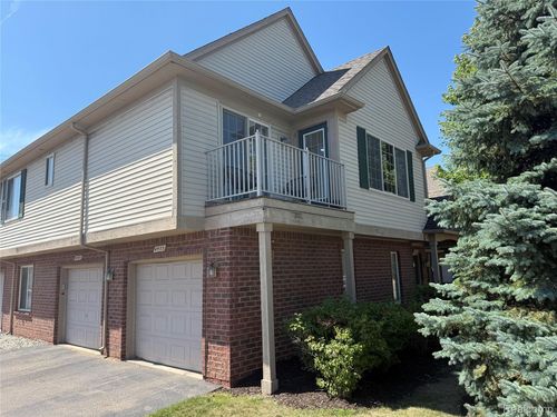 45533 Hidden View Ct, Utica, MI, 48315-5920 | Card Image