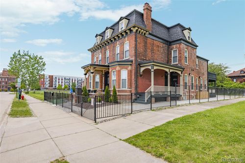 102-269 Watson Street, Detroit, MI, 48201 | Card Image