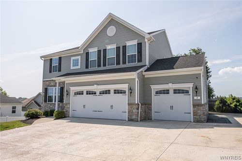 8 Adam Chris Dr, West Seneca, NY, 14224-4394 | Card Image