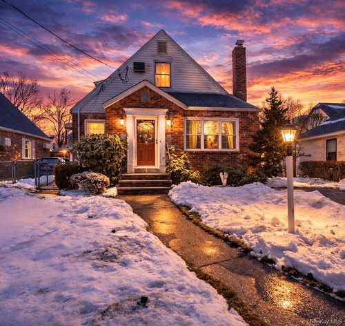 348 Carnation Ave, Floral Park, NY, 11001-3438 | Card Image