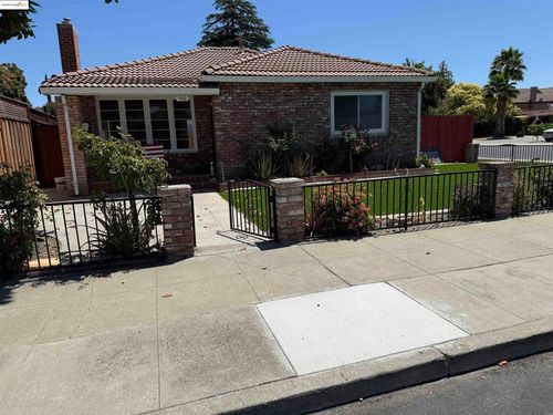 980 Acacia Way, Livermore, CA, 94550-4627 | Card Image