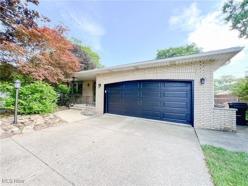 3155 Mercury Dr, North Royalton, OH, 44133-3324 | Card Image