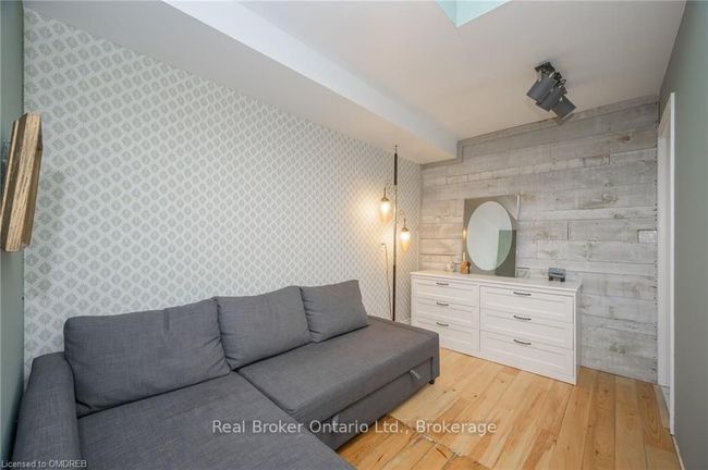 3318 Dundas St, House other with 3 bedrooms, 2 bathrooms and 6 parking in Burlington ON | Image 25