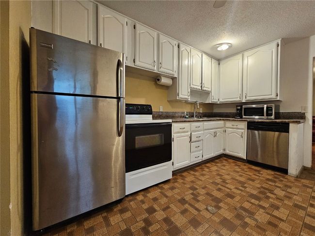 1523 Golden Valley Dr, House other with 3 bedrooms, 2 bathrooms and null parking in Bettendorf IA | Image 5