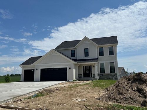 678 Mary Way, Slinger, WI, 53086-3204 | Card Image