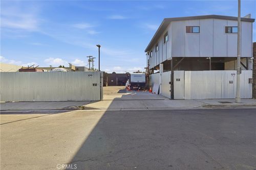 1040 1048 251st, Harbor City, CA, 90710 | Card Image