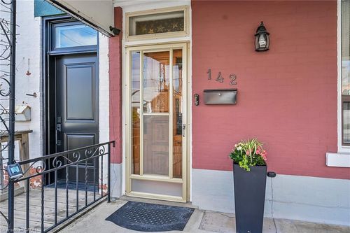142 Ray St N, Hamilton, ON, L8R2Y2 | Card Image