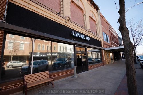 105 W 3rd St, Grand Island, NE, 68801-5913 | Card Image