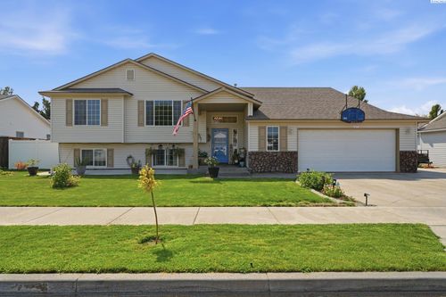8416 Lancaster Dr, Pasco, WA, 99301-6612 | Card Image