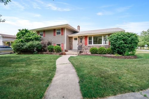 9554 Crestwood Ave, Munster, IN, 46321-1410 | Card Image
