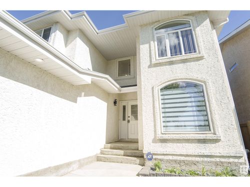 370 Heath Rd Nw, Edmonton, AB, T6R2T8 | Card Image