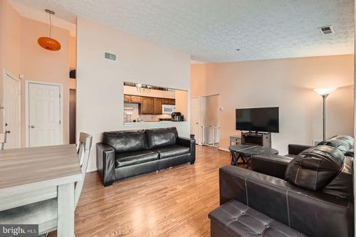 7-1317-1317 Greenbriar Cir, PIKESVILLE, MD, 21208-3748 | Card Image