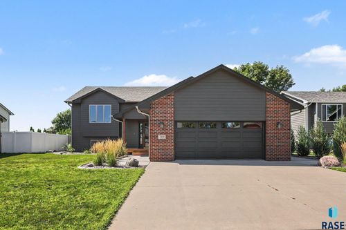 509 Honeysuckle Dr, Harrisburg, SD, 57032-2090 | Card Image