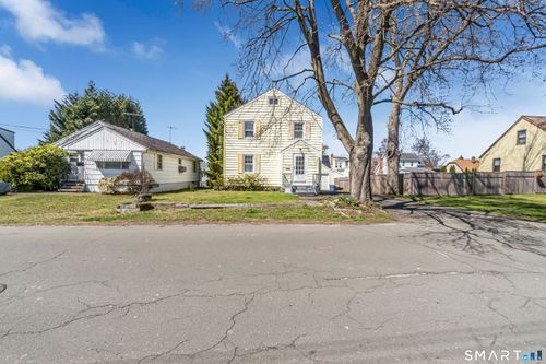 130 Greenfield Ave, Stratford, CT, 06614-3935 | Card Image