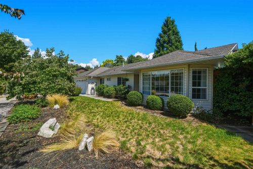 5616 Emerson Rd, Sechelt, BC, V7Z0R8 | Card Image