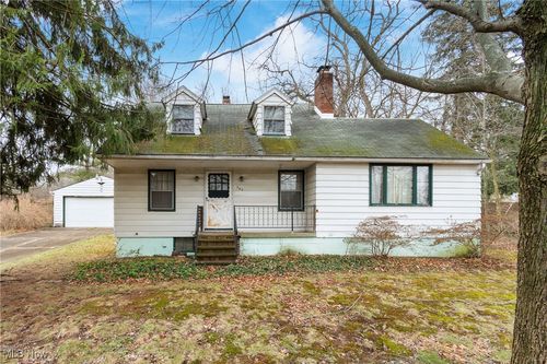 353 Southeast Ave, Tallmadge, OH, 44278-2333 | Card Image