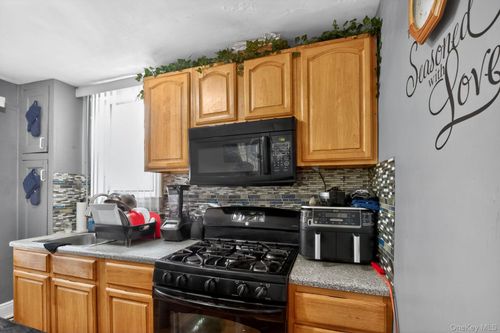 13715 231st St, Laurelton, NY, 11413-2832 | Card Image