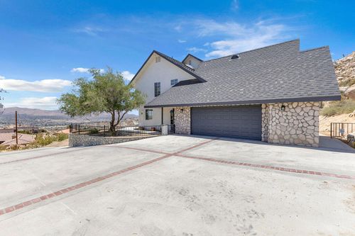 57494 Bandera Rd, Yucca Valley, CA, 92284-2248 | Card Image