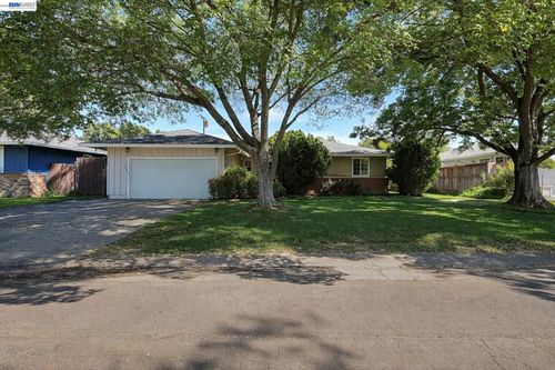 1816 Eastern Ave, Sacramento, CA, 95864-1768 | Card Image