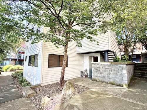 d24-720 Nw Naito Pkwy, Portland, OR, 97209-3759 | Card Image
