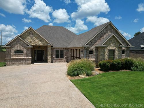 401 Wandering Way, Ardmore, OK, 73401-6535 | Card Image