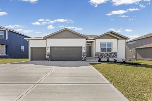 18615 W 193rd St, Spring Hill, KS, 66083-8499 | Card Image