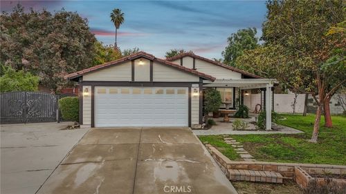 21962 Glen View Dr, Moreno Valley, CA, 92557-8566 | Card Image