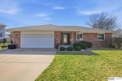 7521 Cardinal Cir, Lincoln, NE, 68506-3618 | Card Image