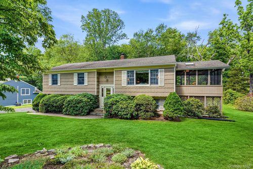 22 Locksley Ln, Bedford Hills, NY, 10507-1107 | Card Image