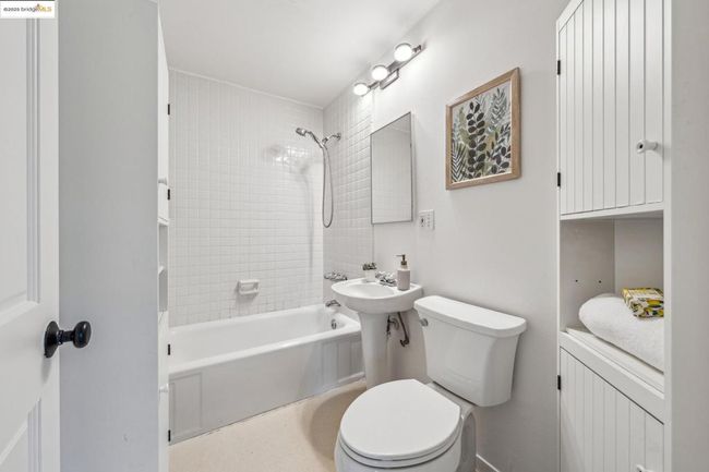 7069 Saroni Dr, House other with 2 bedrooms, 1 bathrooms and null parking in Oakland CA | Image 17