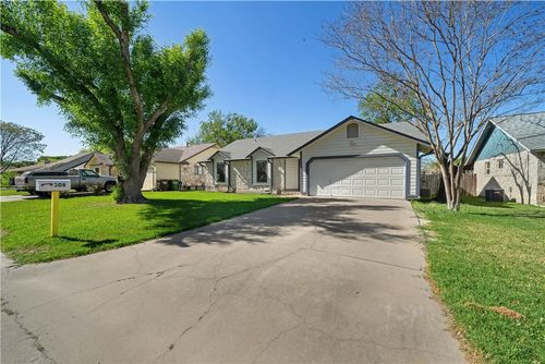 506 Yucca Dr, Round Rock, TX, 78681-7411 | Card Image