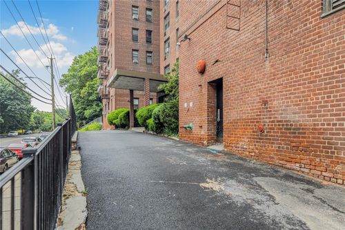 apt-2a-277 Bronx River Rd, Yonkers, NY, 10704-3715 | Card Image